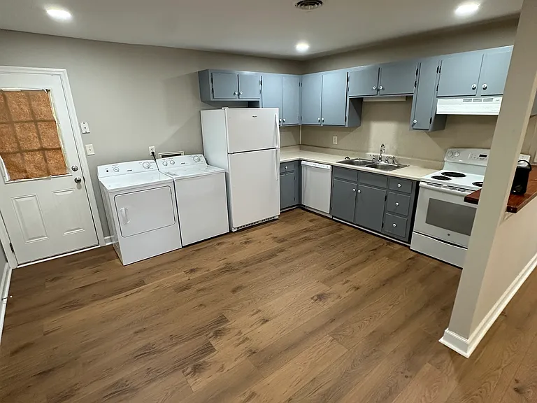 152 Alden Ct — Photo 2