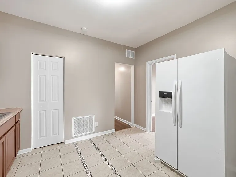 8041 S Laflin St #2 — Photo 12