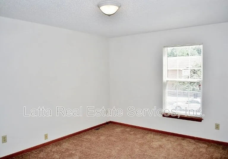 415 SW Joy Ct — Photo 9