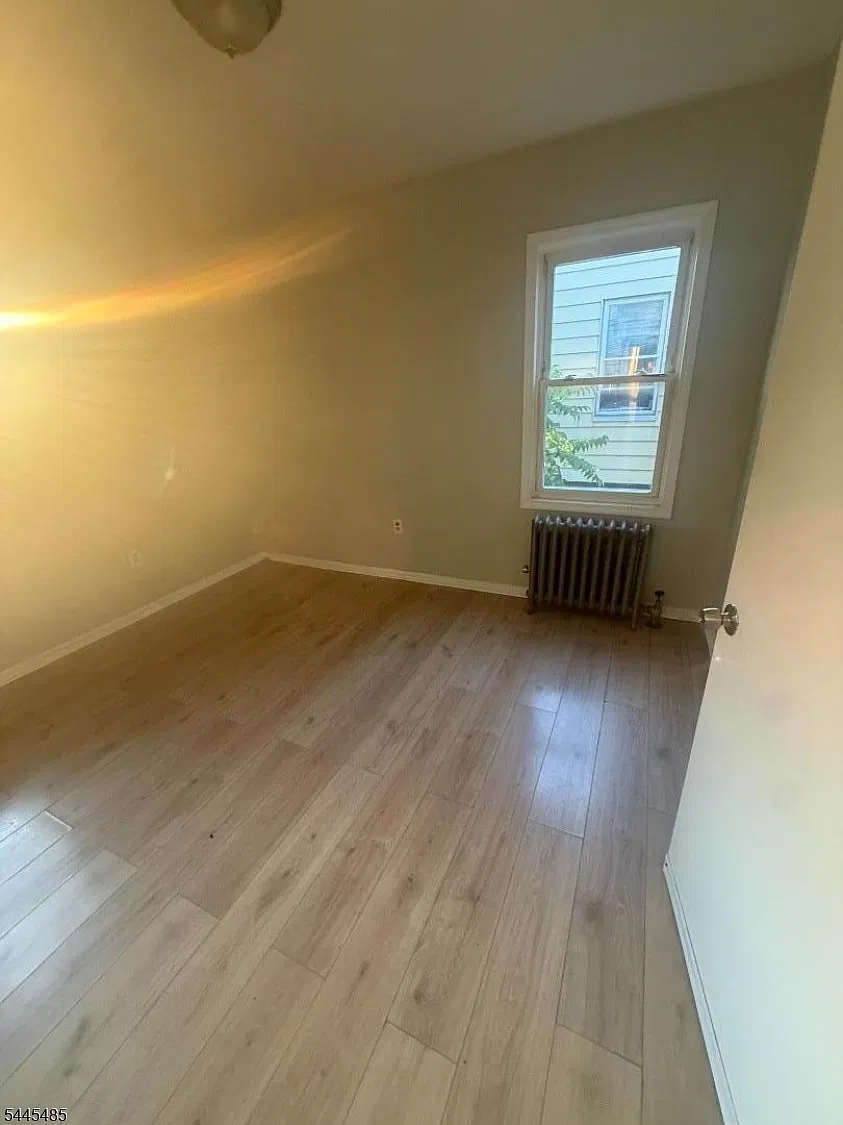 4 bed, 1.0 bath, 1200 sqft, $1,995 — Photo 3