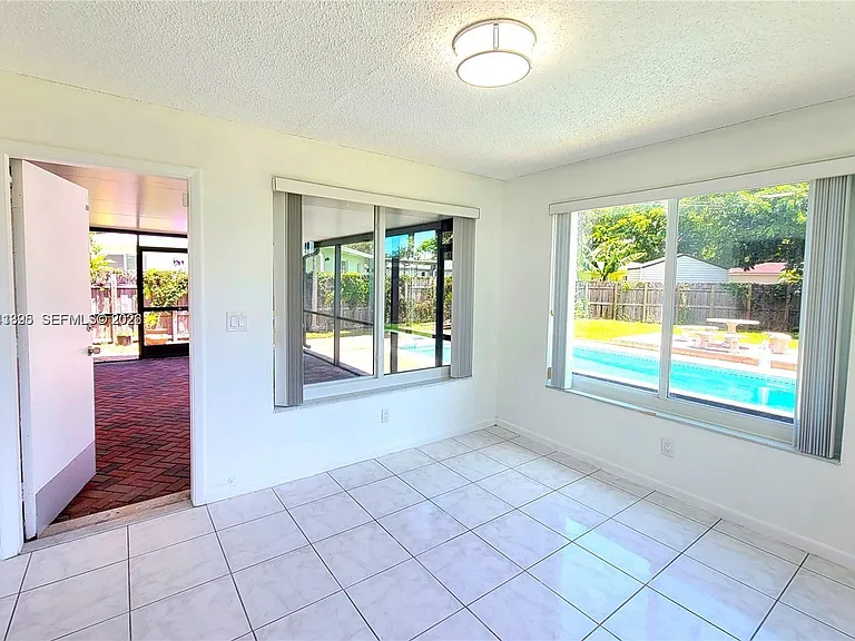 5721 Jefferson St — Photo 20