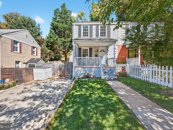 2706 Farmington Dr, Alexandria, VA 22303