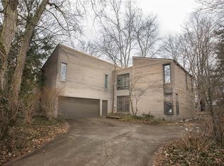 1520 Melrose Cir, Westlake, OH