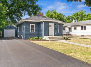 669 Ludlow Ave, Elgin, IL 60120