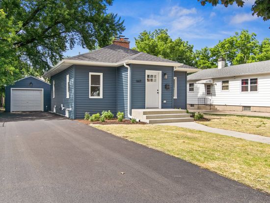 669 Ludlow Ave, Elgin, IL 60120