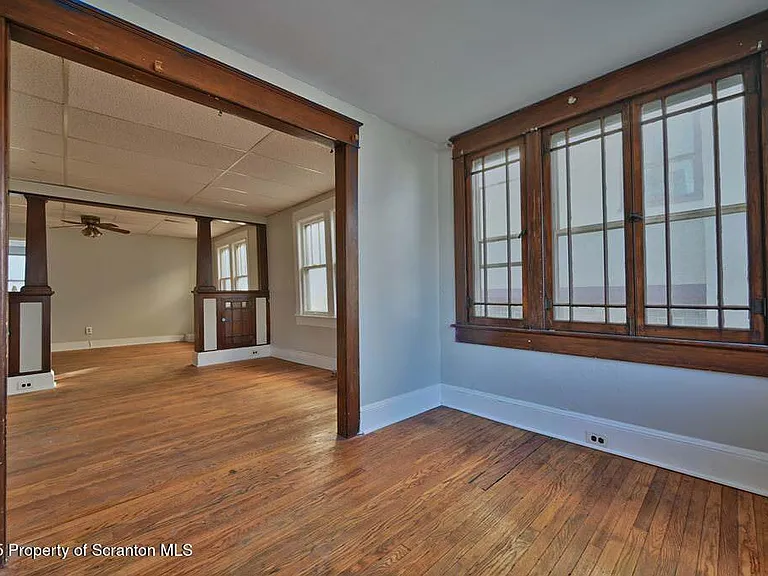 416 E Market St — Photo 9