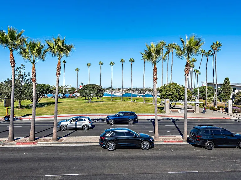 1707 W Balboa Blvd — Photo 22