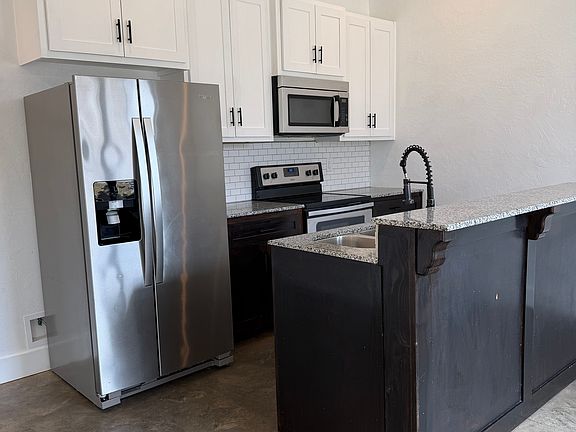 3rd image of 329 Murphey Dr #B