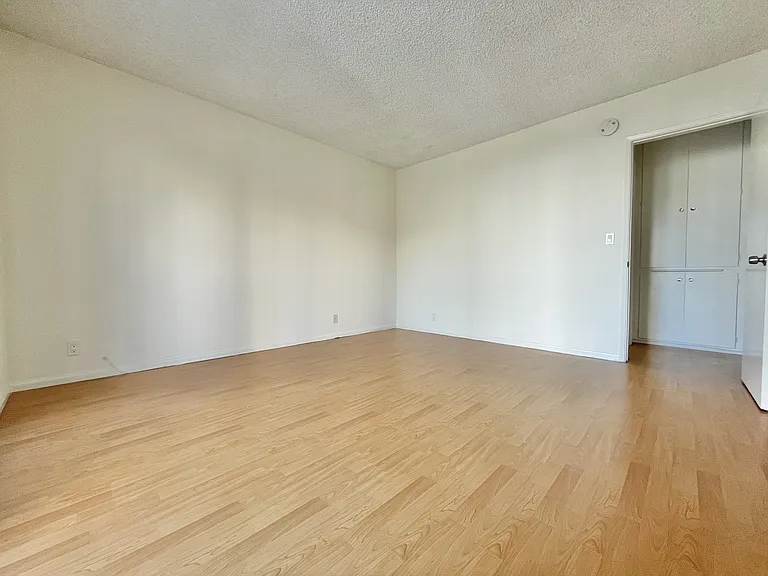 4254 W 5th St #1 — Photo 12