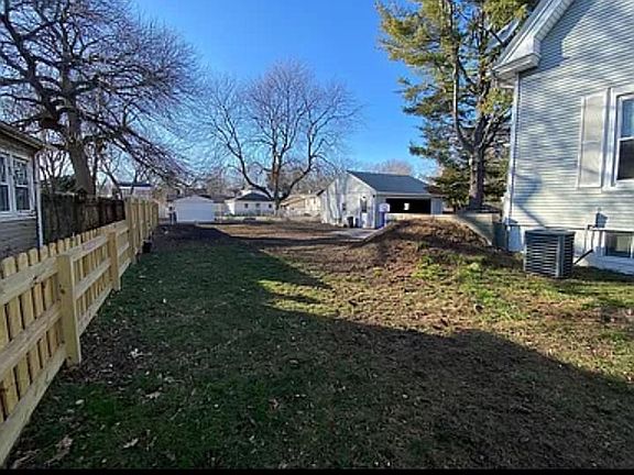 4th image of 1474 N Kellogg St