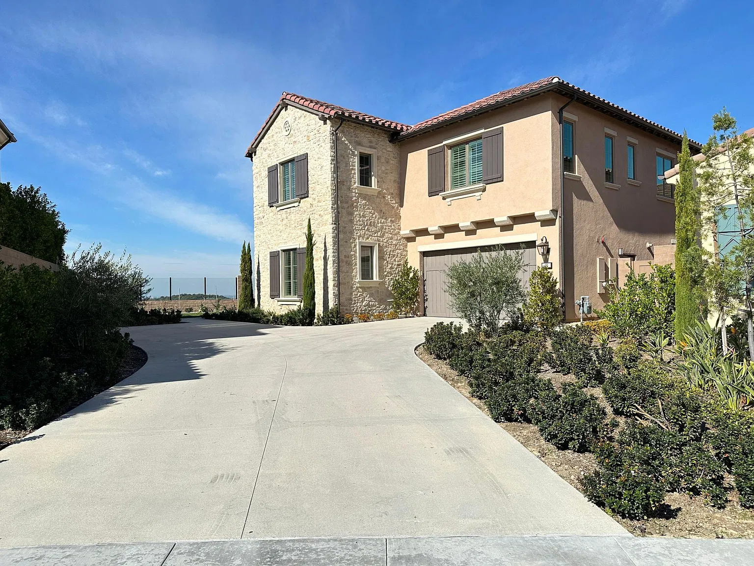 4 bed, 4.5 bath, 3221 sqft, $11,000 — Photo 1