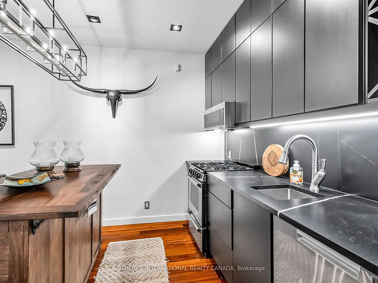 30 Regal Rd — Photo 9