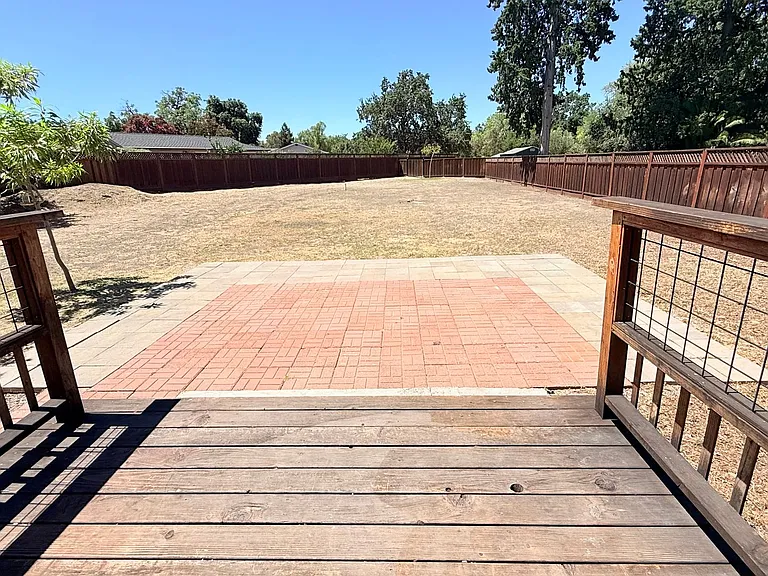 205 Barbara Ct — Photo 28