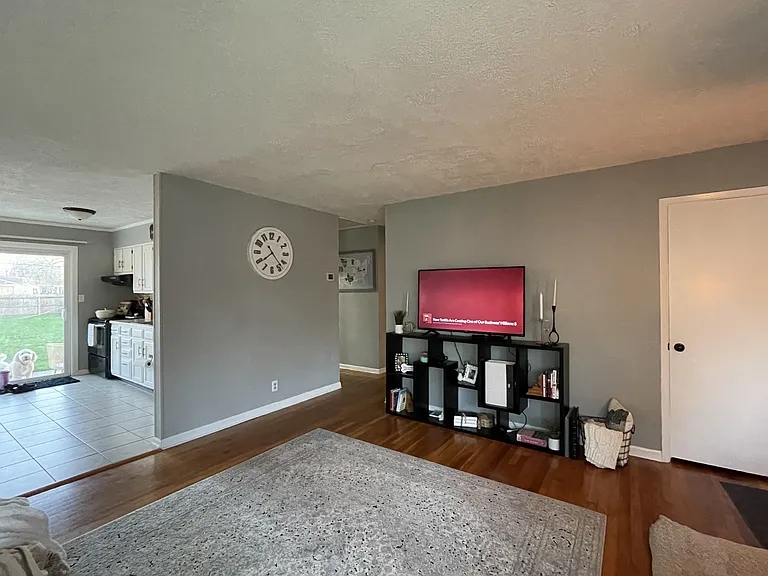 521 E Trevor St — Photo 8