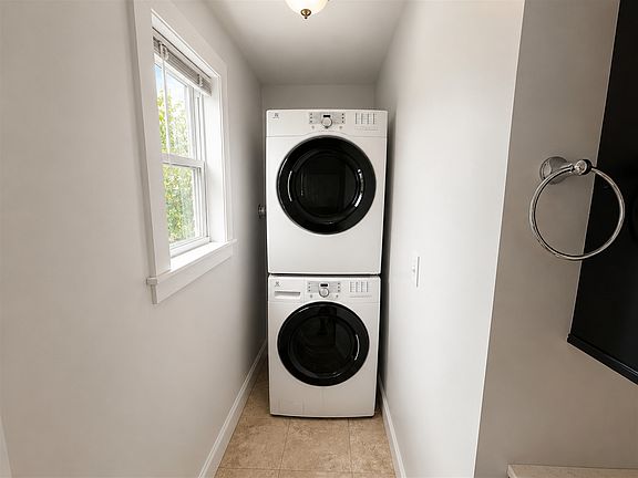 5th image of 32 William St #2