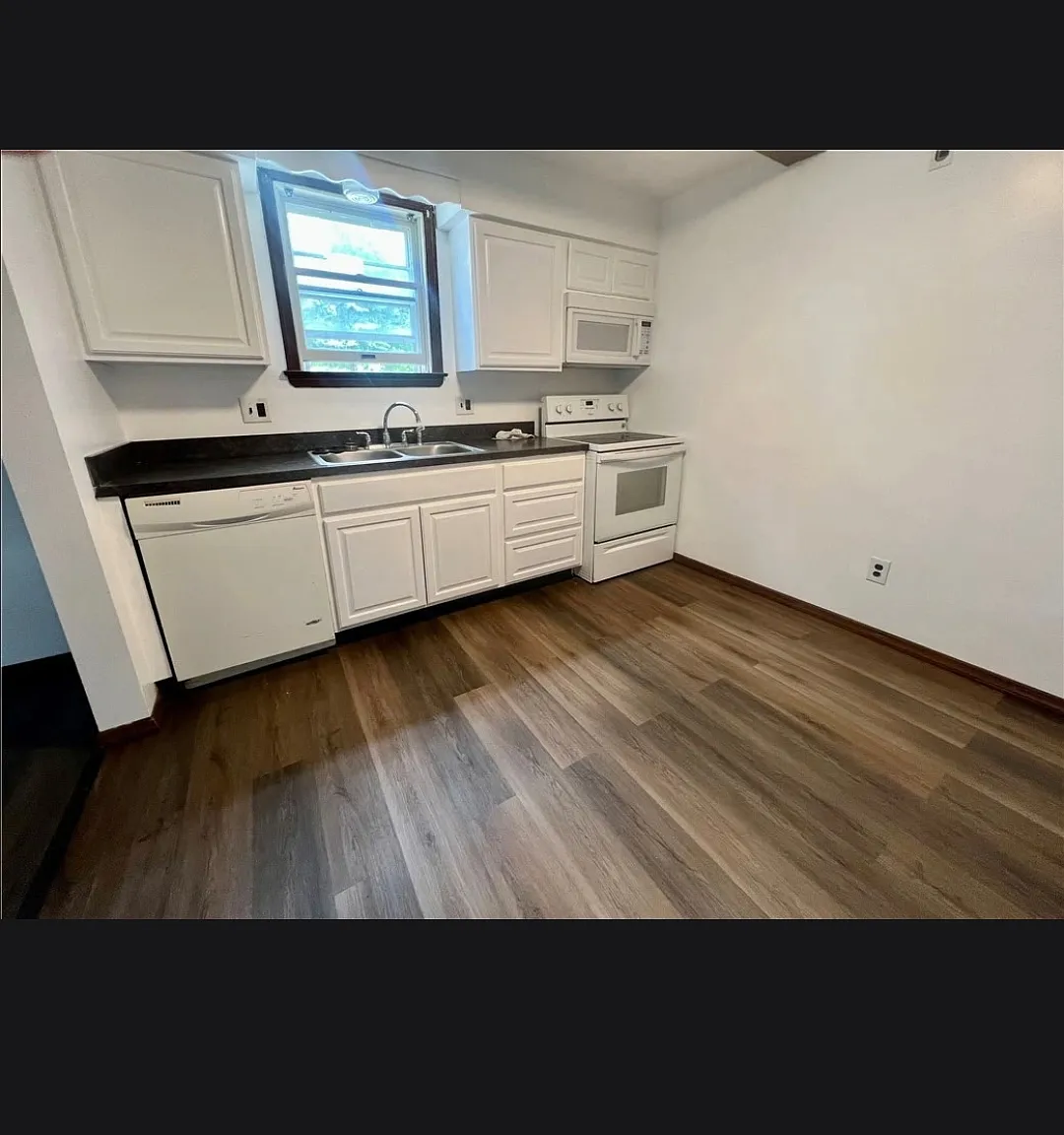 2 bed, $1,050 — Photo 3