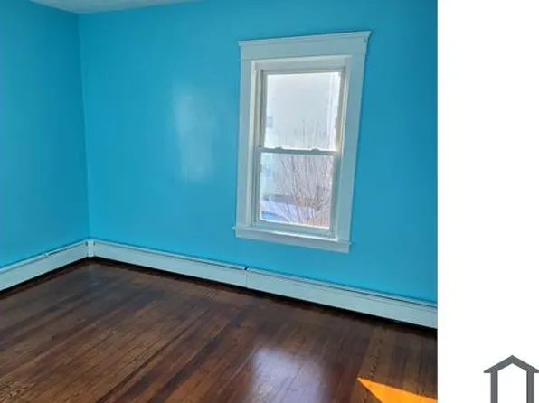 70 Price Pl, Fall River, MA 02724
