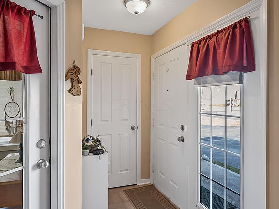 4th image of 37 Greenhedge Cir