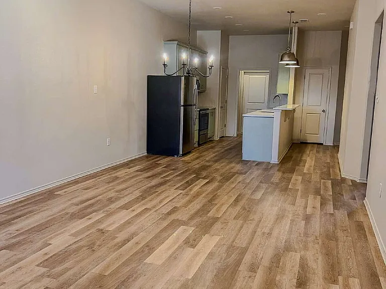 11913 Evanston Ave — Photo 5