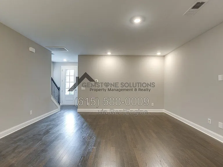 714 Hahn Ct — Photo 8