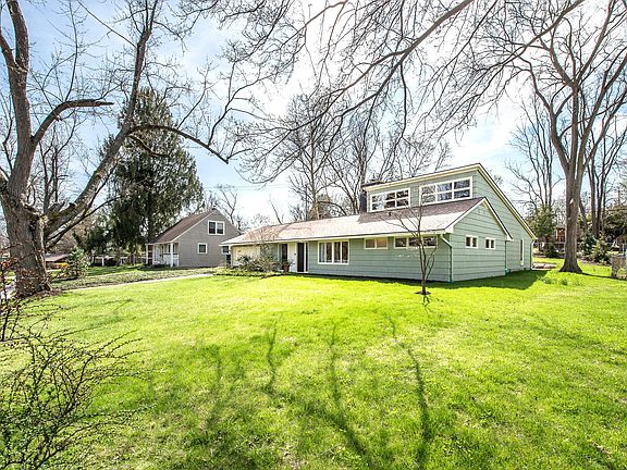 3rd image of 1307 Beechwood Dr