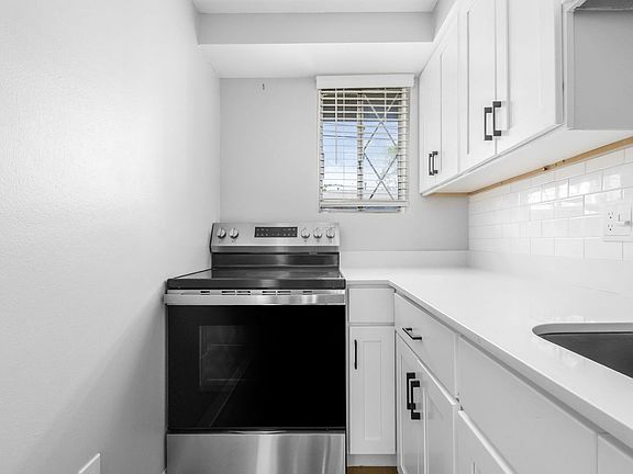 5th image of 1985 Summit St APT F