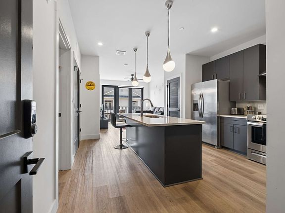 5th image of 303 31st Ave N #408