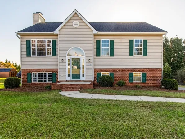 5965 Brittans Dr, Belews Creek, NC 27009