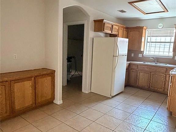 3rd image of 803 W Emerald Dr APT A