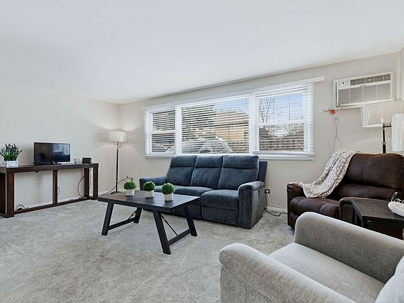 3rd image of 222 W Washington Blvd #105