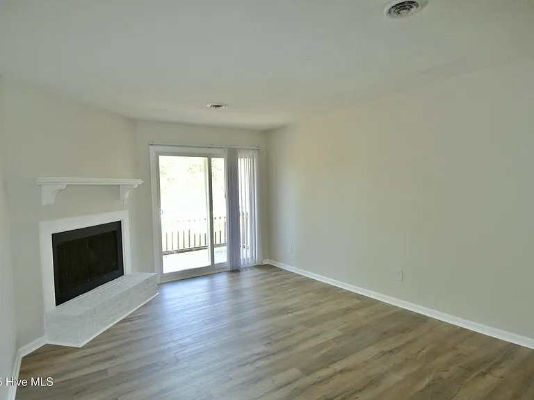 1729 Elmwood St #D — Photo 3