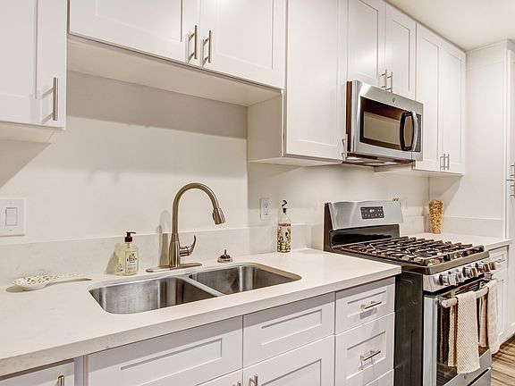 5th image of 7242 De Soto Ave #26