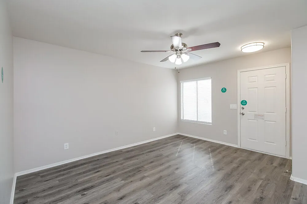 3 bed, 2.0 bath, 1238 sqft, $1,760 — Photo 3
