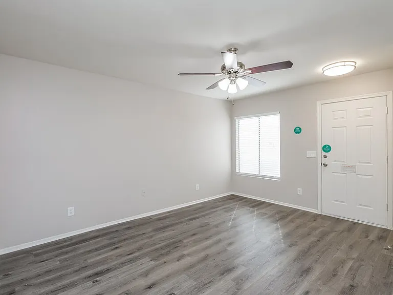 11834 W Sunnyside Dr — Photo 3