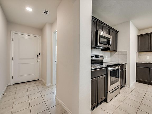 5th image of 809 Costlow Ln