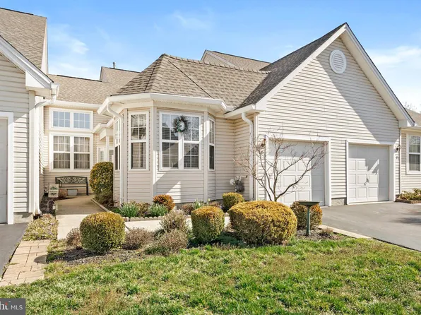 3 Fallview Ct, Hamilton, NJ 08690