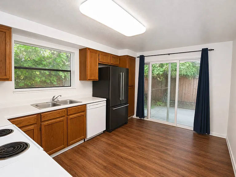 2212 Wabash Cir — Photo 6