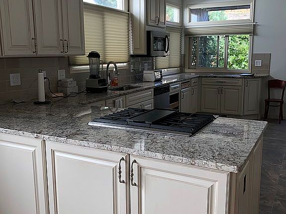 4th image of 9685 W La Salle Ave