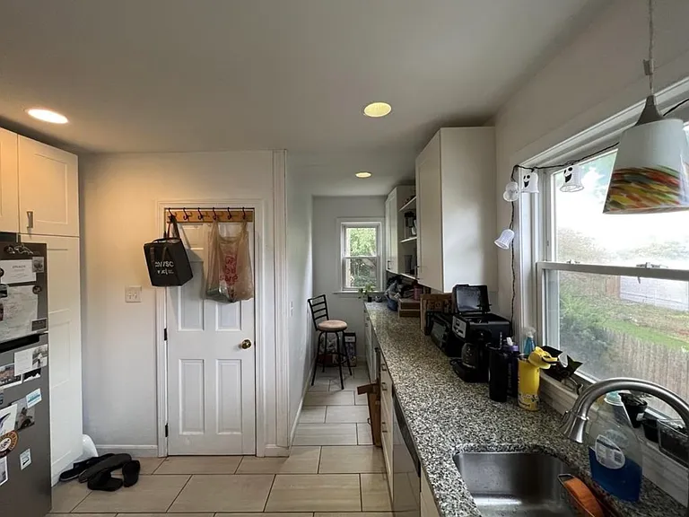 11 Taylor St — Photo 6