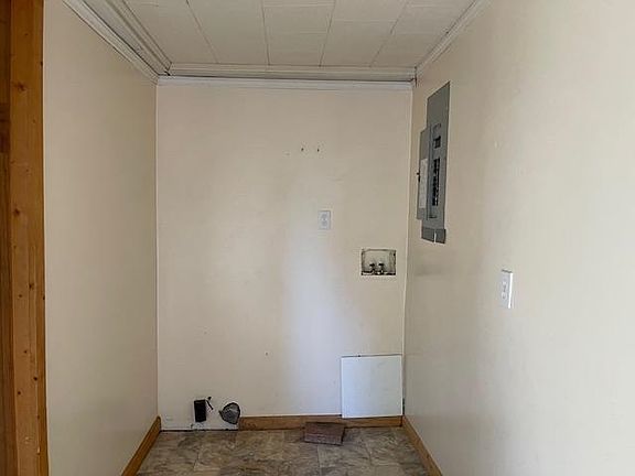 4th image of 512 El Paso St
