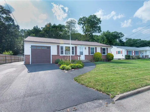 37 Ferncrest Dr, Riverside, RI 02915