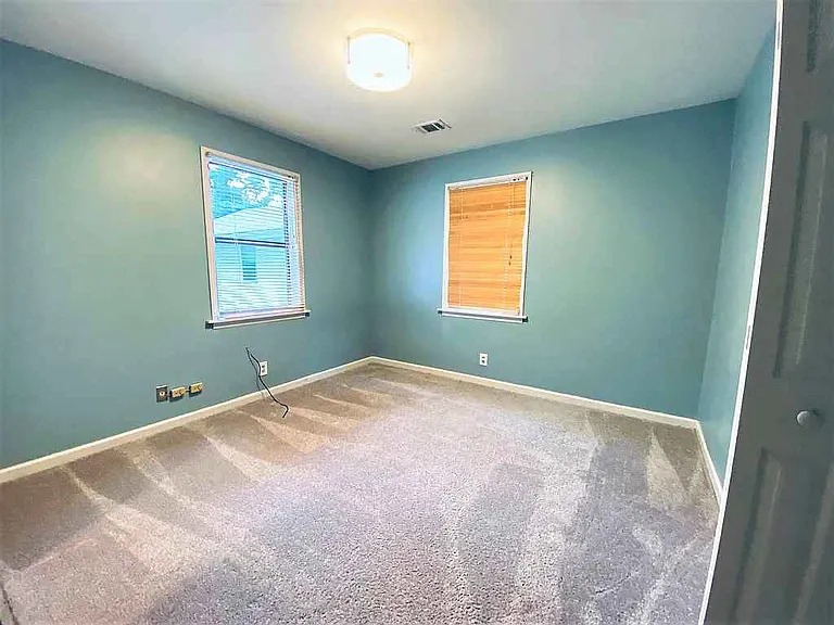 1027 Curran St NW — Photo 2