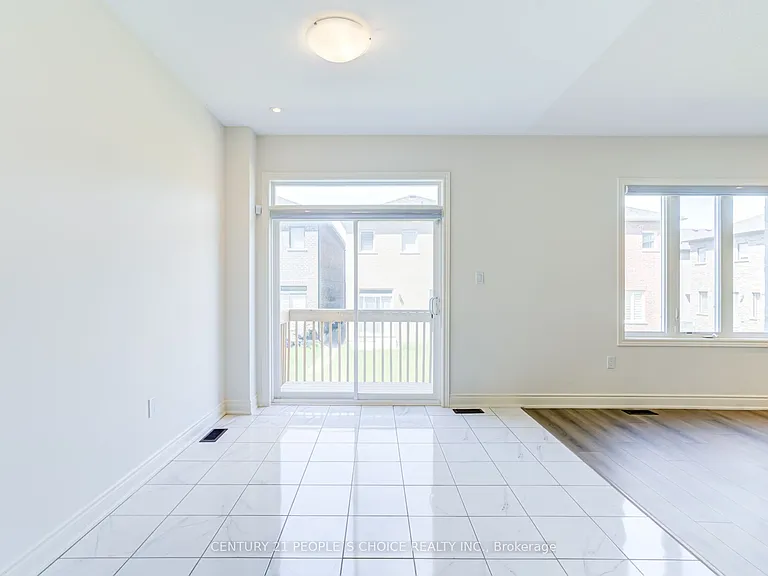 2237 Crystal Dr — Photo 17