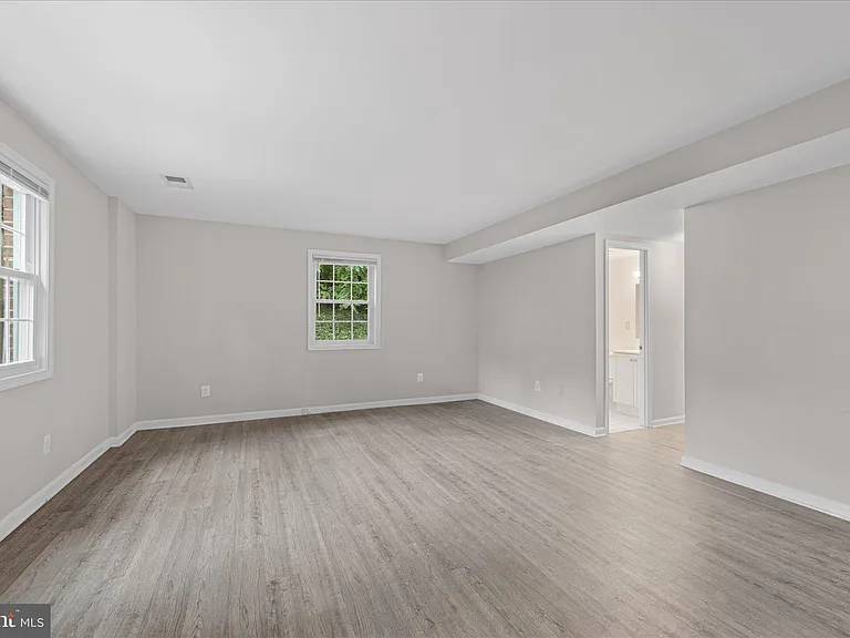 3885 Chain Bridge Rd — Photo 34