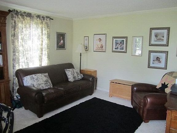 4th image of 305 Cedar Cir
