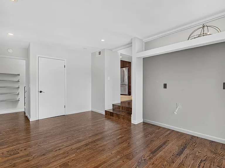 1727 Delaware Ave — Photo 12