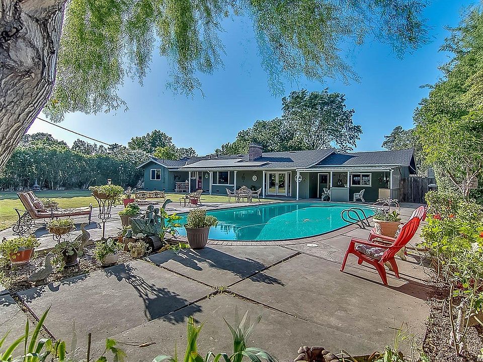 1st image of 2420 W Estate Dr