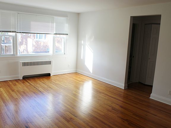 4th image of 51 1/2 Carpenter Ave APT B