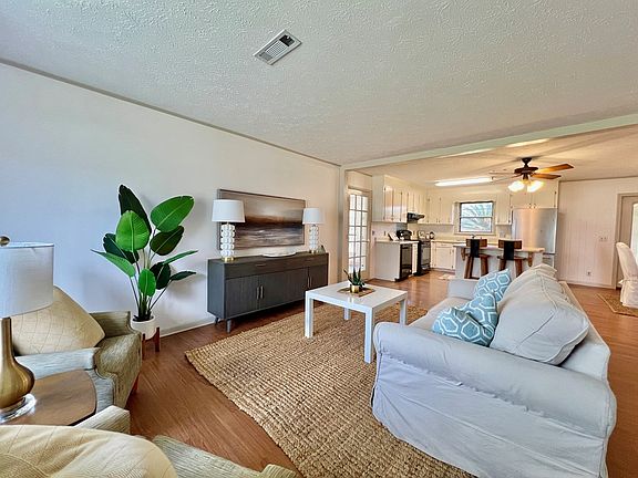 3rd image of 509 W Lily St