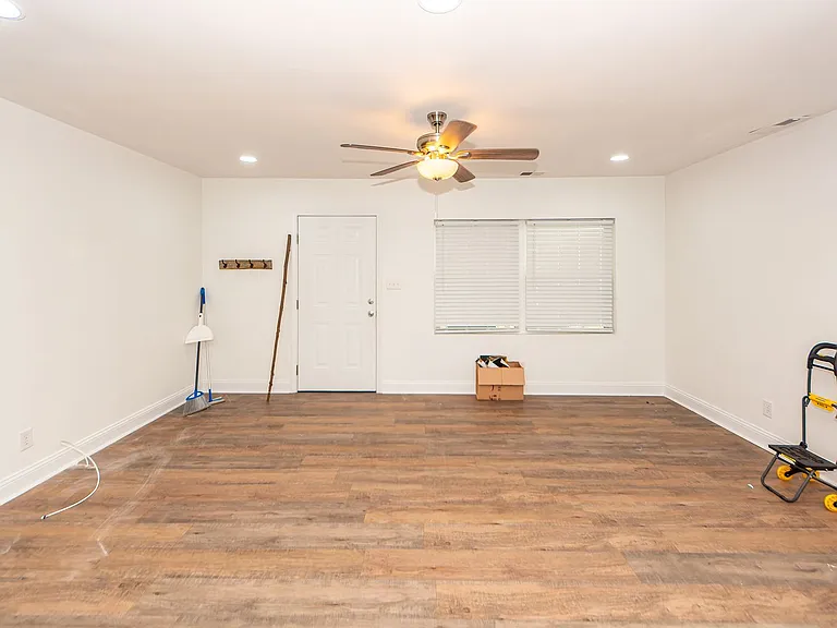 6933 Raymond Ave — Photo 4